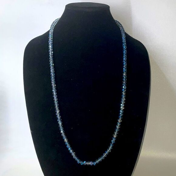 Beautiful! Iridescent Glass Beaded Necklace - Picture 1 of 9